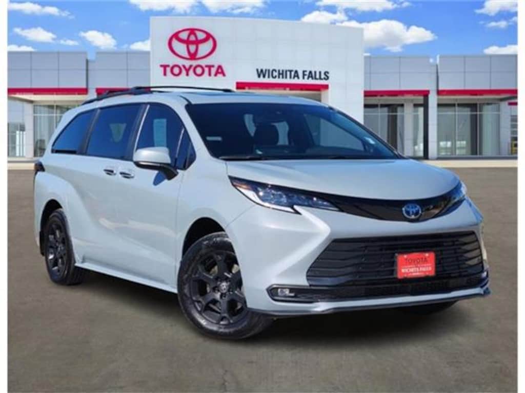 Used 2025 Toyota Sienna Woodland Edition