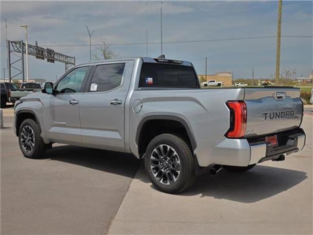 New 2025 Toyota Tundra Limited (A10) 4x4 CrewMax 5.5 ft. box 145.7 in. WB