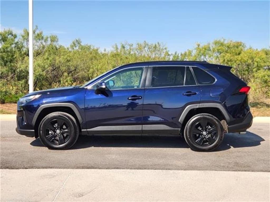 Used 2022 Toyota RAV4 XLE Front-Wheel Drive