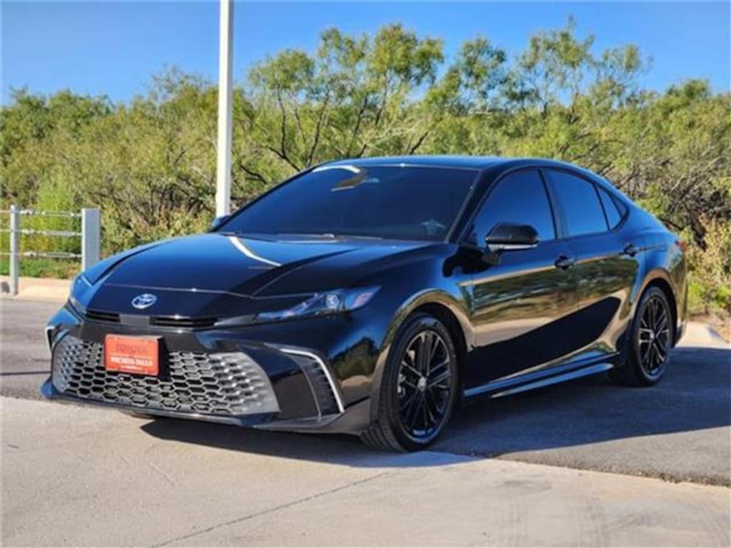 Used 2025 Toyota Camry SE