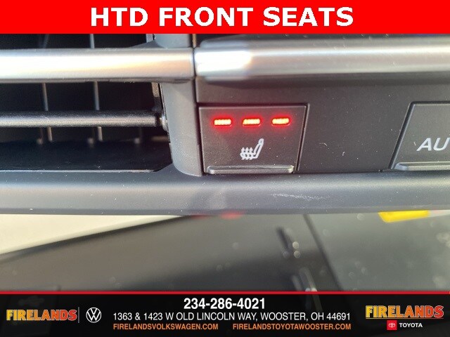 2025 Toyota Sienna XLE photo 4