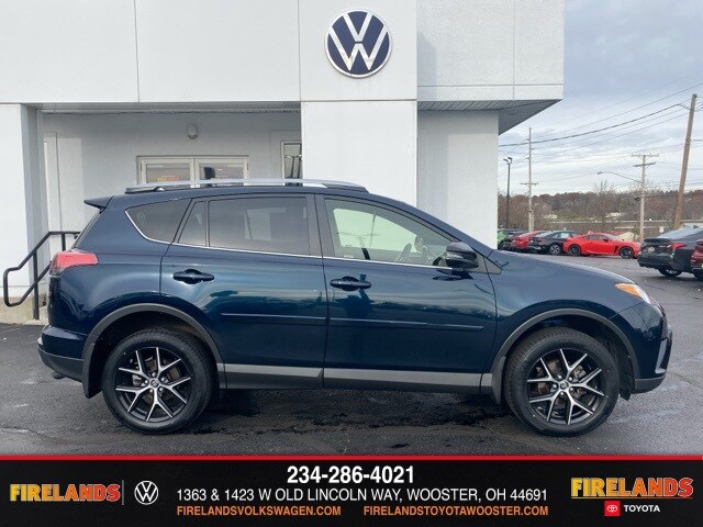 2018 Toyota RAV4 SE photo 2