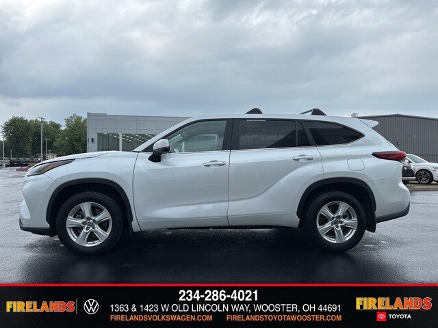 2023 Toyota Highlander L photo 2