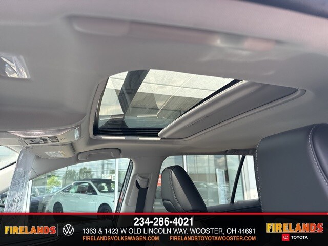 2022 Toyota RAV4 Limited photo 2