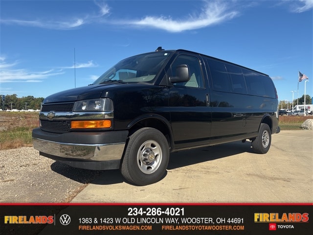 2024 Chevrolet Express Passenger LT's photo