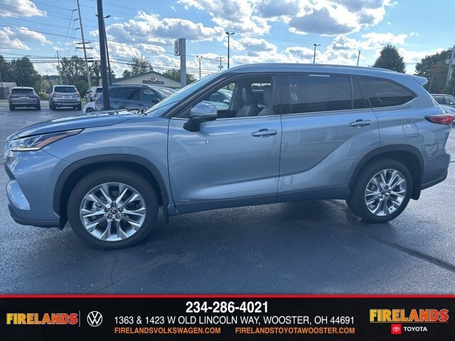2021 Toyota Highlander Hybrid Limited photo 2