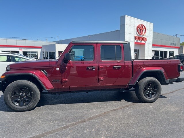 Used 2021 Jeep Gladiator Sport S with VIN 1C6HJTAG1ML572817 for sale in Wooster, OH