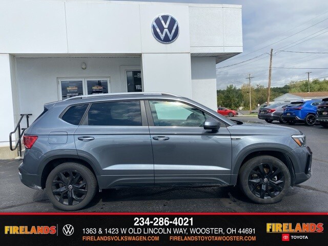 2022 Volkswagen Taos SE photo 3