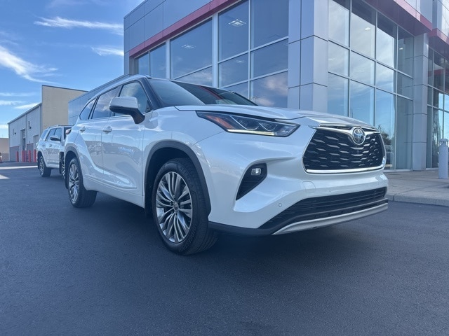 2021 Toyota Highlander Platinum's photo