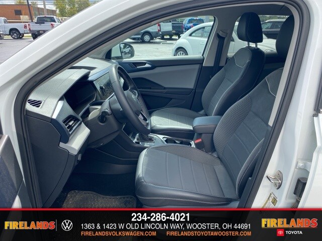 2023 Volkswagen Taos SE photo 3