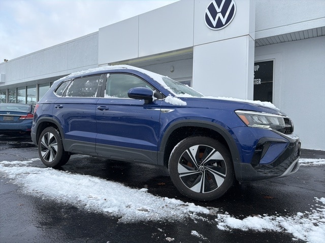 2024 Volkswagen Taos SE's photo