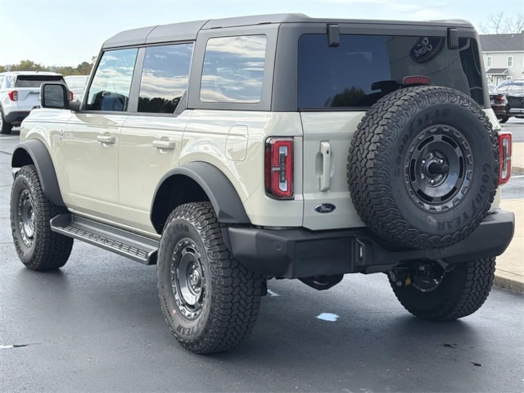 New 2025 Ford Bronco Outer Banks SUV