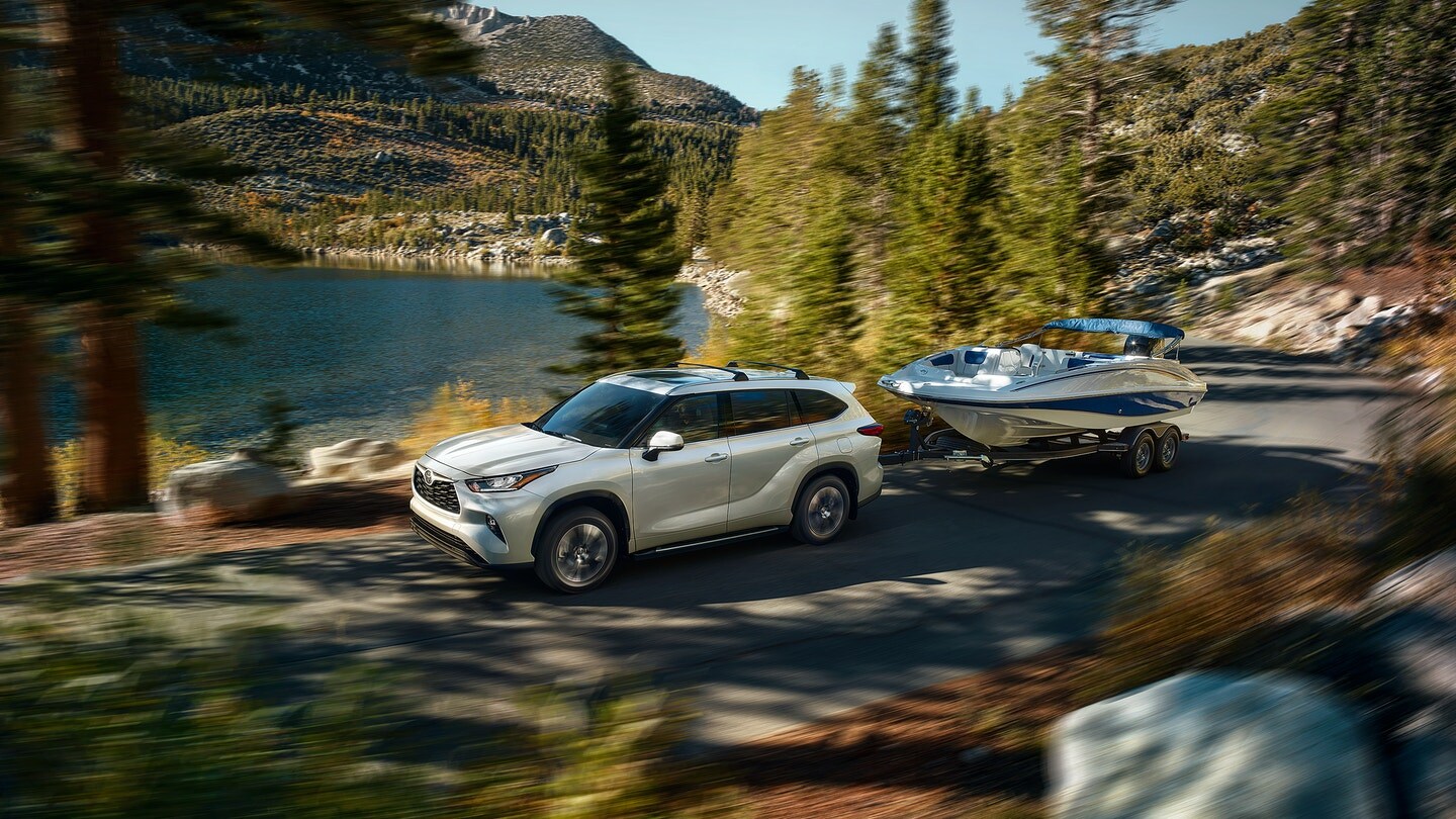 Towing Features on the 2020 Toyota Highlander | Tracy Toyota