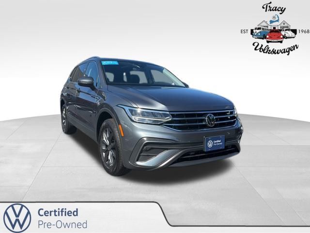2023 Volkswagen Tiguan SE's photo