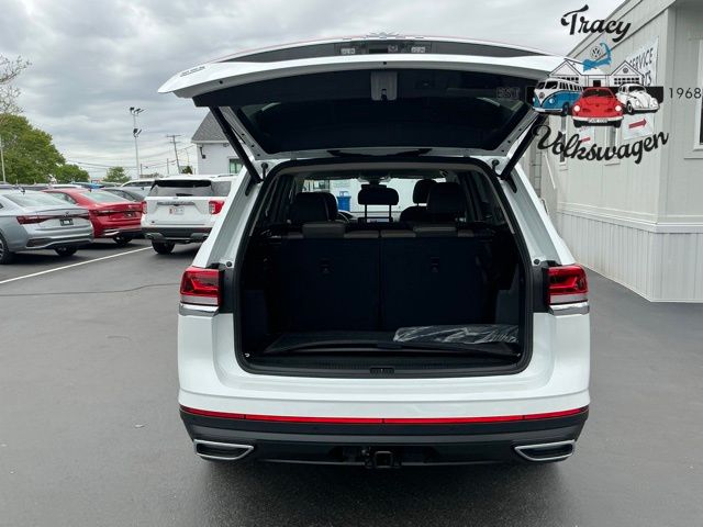 2025 Volkswagen Atlas SEL photo 3
