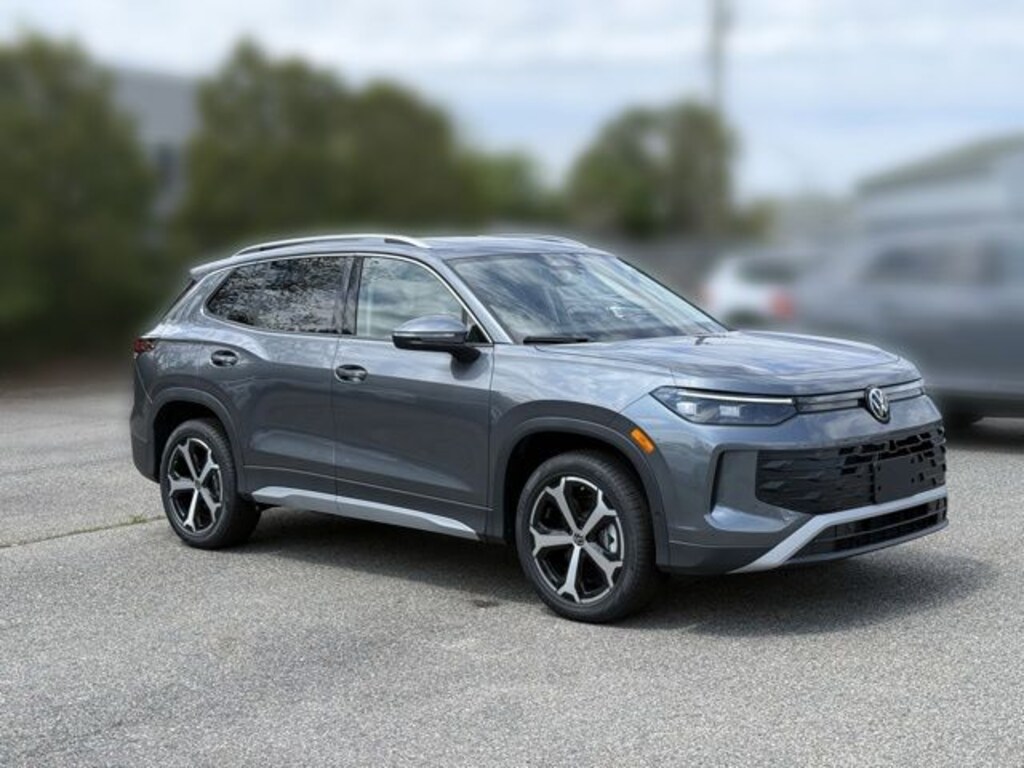 New 2026 Volkswagen Tiguan 2.0T SE SUV