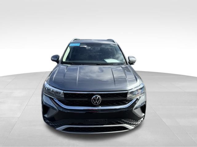 2022 Volkswagen Taos SE photo 3