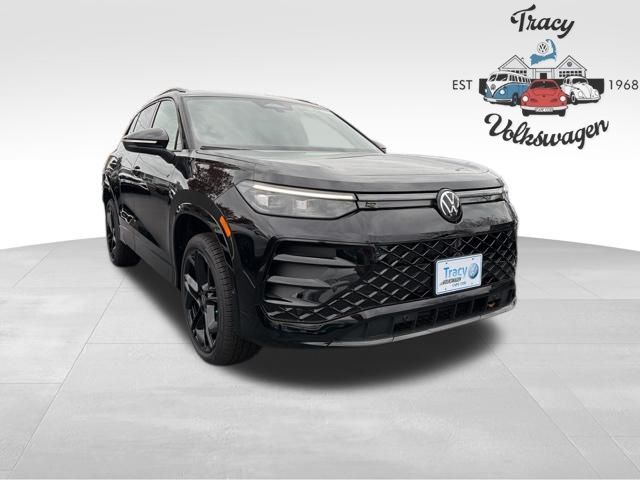 2026 Volkswagen Tiguan SE R-LINE BLACK's photo