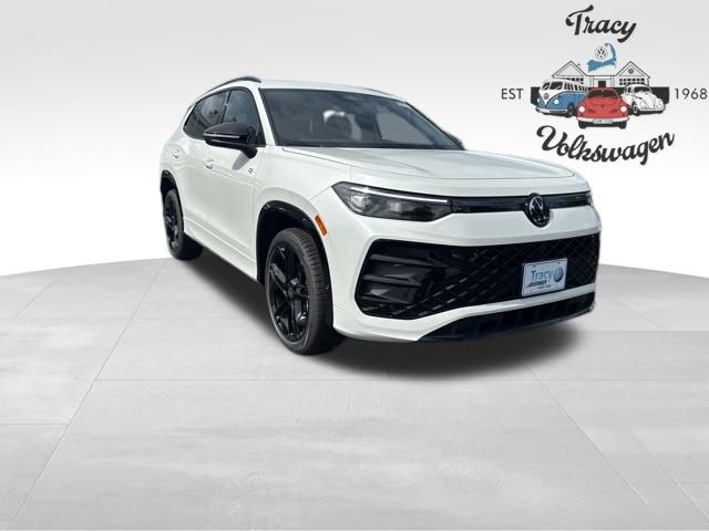 2025 Volkswagen Tiguan SE R-LINE BLACK's photo
