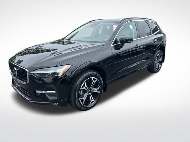 2022 Volvo XC60 B5 Momentum photo 3