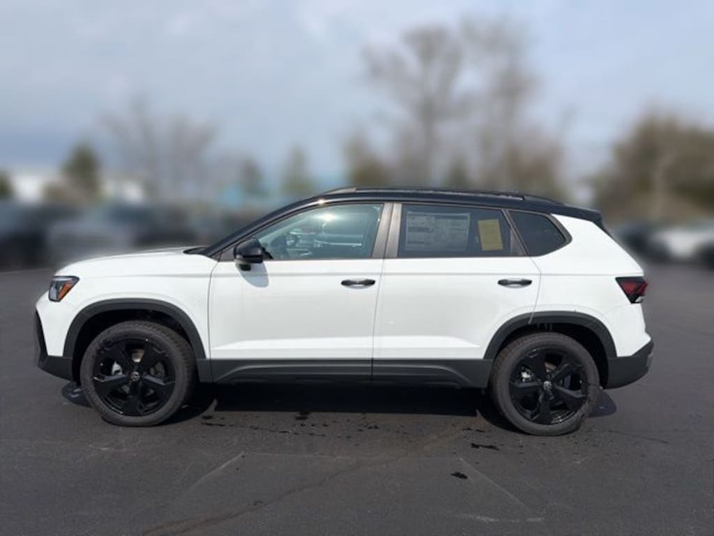 New 2026 Volkswagen Taos 1.5T SE Black SUV