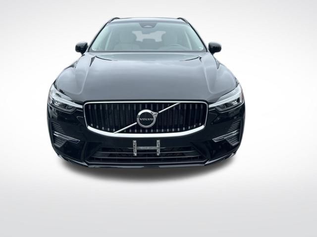 2022 Volvo XC60 B5 Momentum photo 2