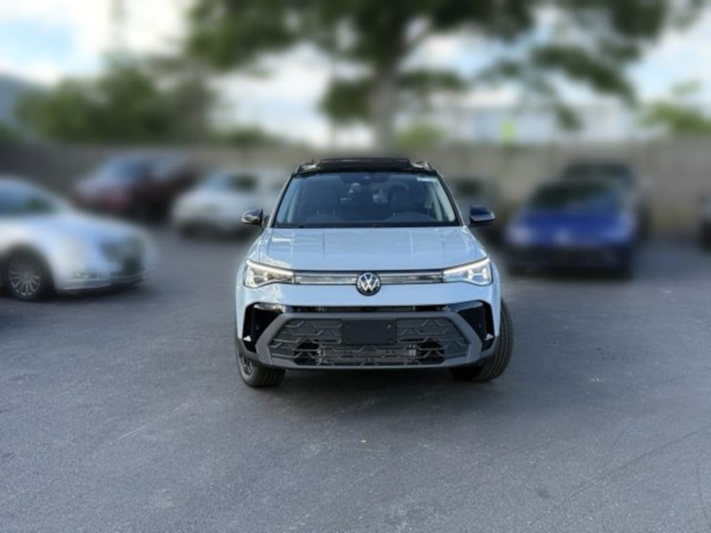 New 2026 Volkswagen Taos 1.5T SE Black SUV