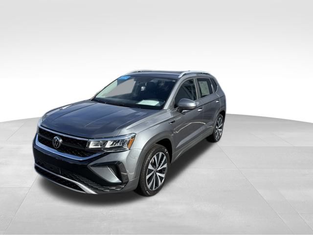 2022 Volkswagen Taos SE photo 2