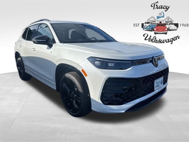 2026 Volkswagen Tiguan SE R-LINE BLACK's photo