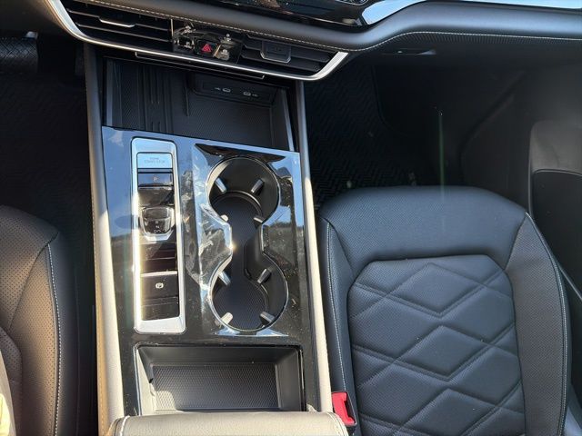 2026 Volkswagen Atlas SE w/Tech - Photo 13