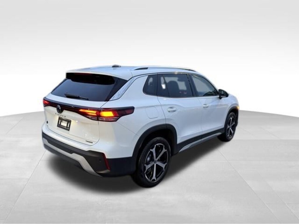 Used 2025 Volkswagen Tiguan 2.0T SE SUV