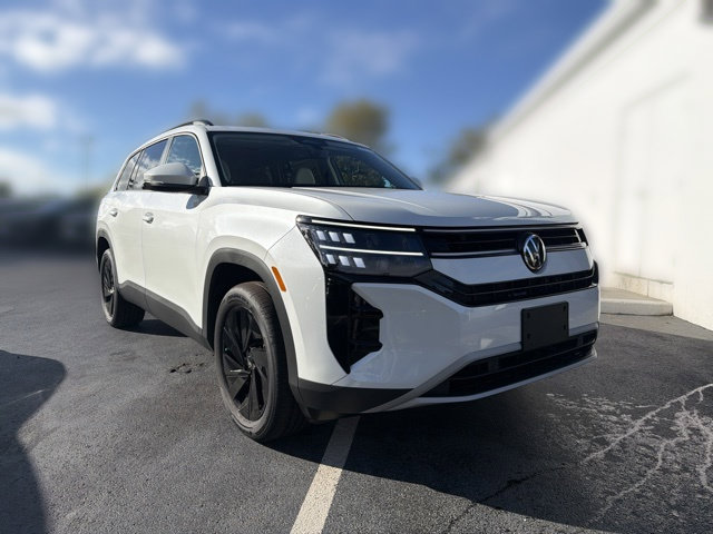 New 2027 Volkswagen Atlas SE w/Technology SUV for sale in Hyannis, MA