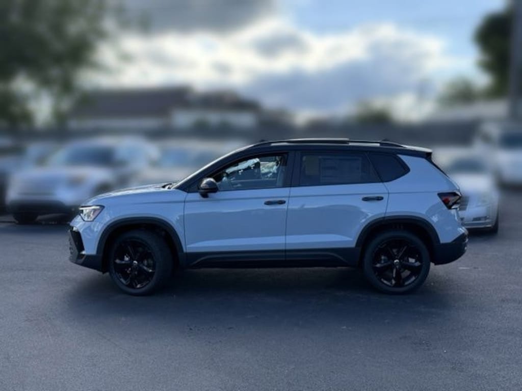 New 2026 Volkswagen Taos 1.5T SE Black SUV