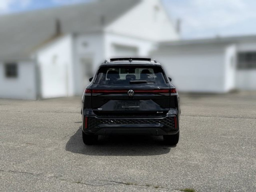 New 2026 Volkswagen Tiguan SE R-Line Black SUV