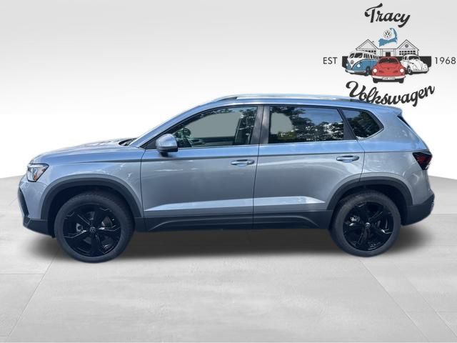 2025 Volkswagen Taos SEL photo 4