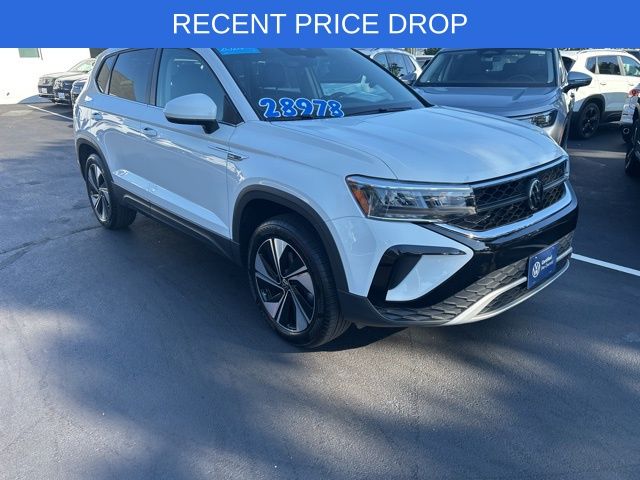 2024 Volkswagen Taos SE's photo