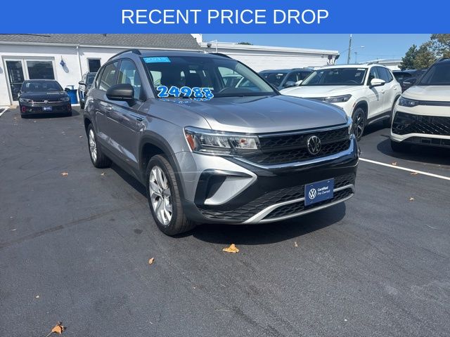 2023 Volkswagen Taos S's photo