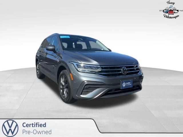 2023 Volkswagen Tiguan SE's photo