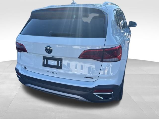2024 Volkswagen Taos SE photo 3