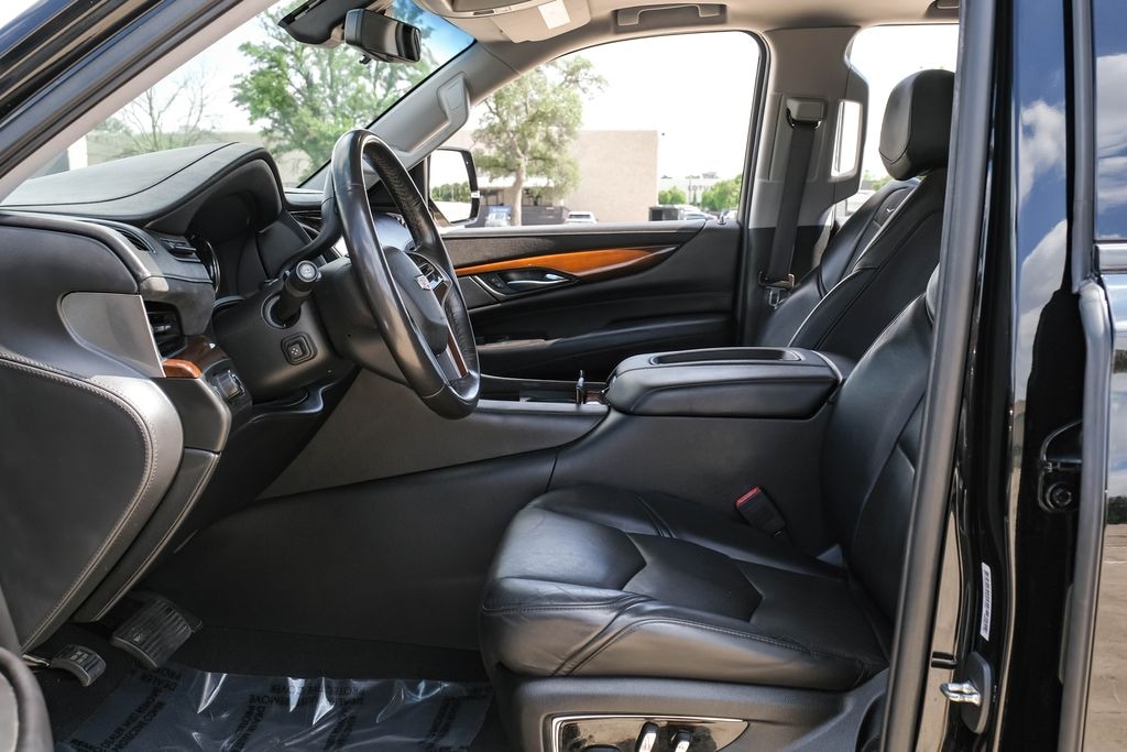 Used 2019 Cadillac Escalade Luxury SUV