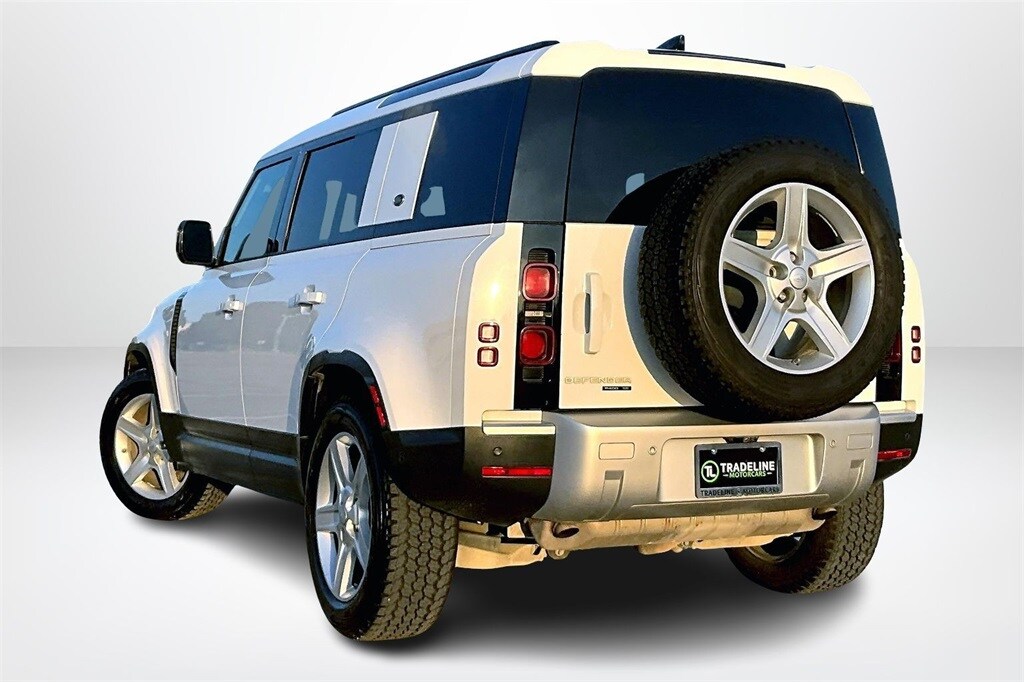 2020 Land Rover Defender 110 SE photo 4