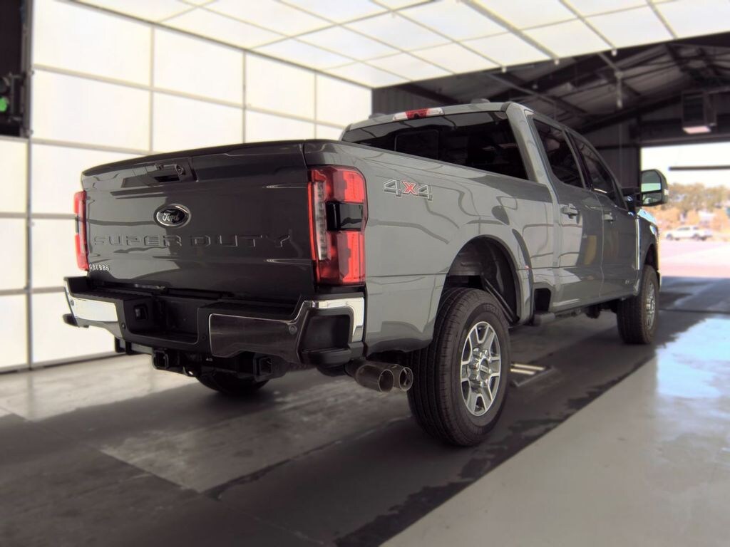 Used 2024 Ford F-250SD Lariat Truck