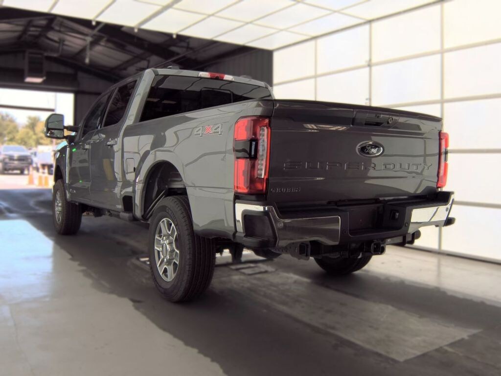 Used 2024 Ford F-250SD Lariat Truck