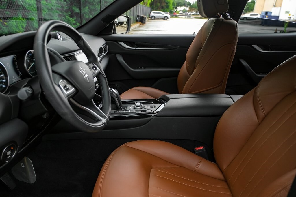 2023 Maserati Levante Base GT photo 3