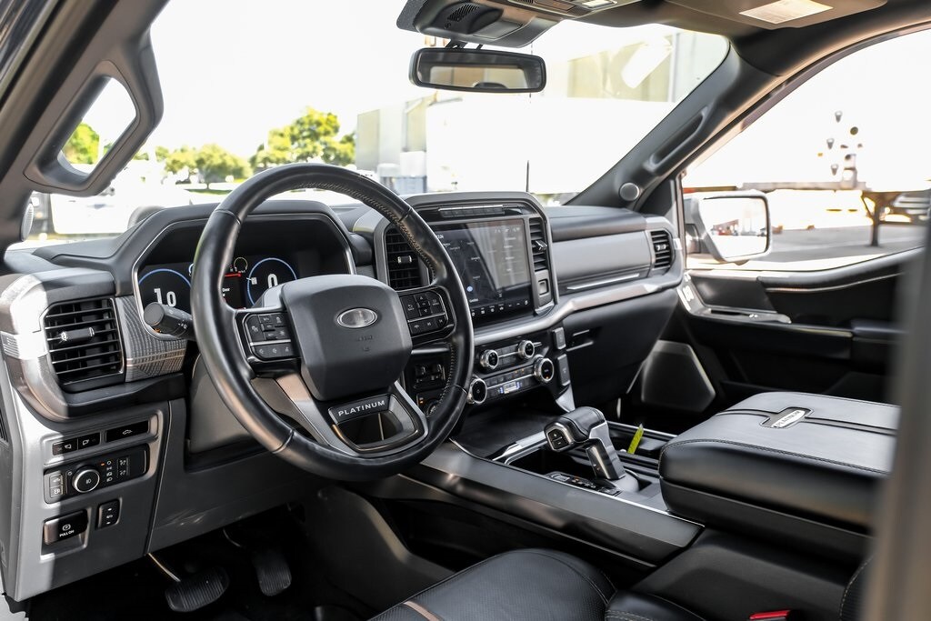 2023 Ford F-150 Platinum FX4 photo 2