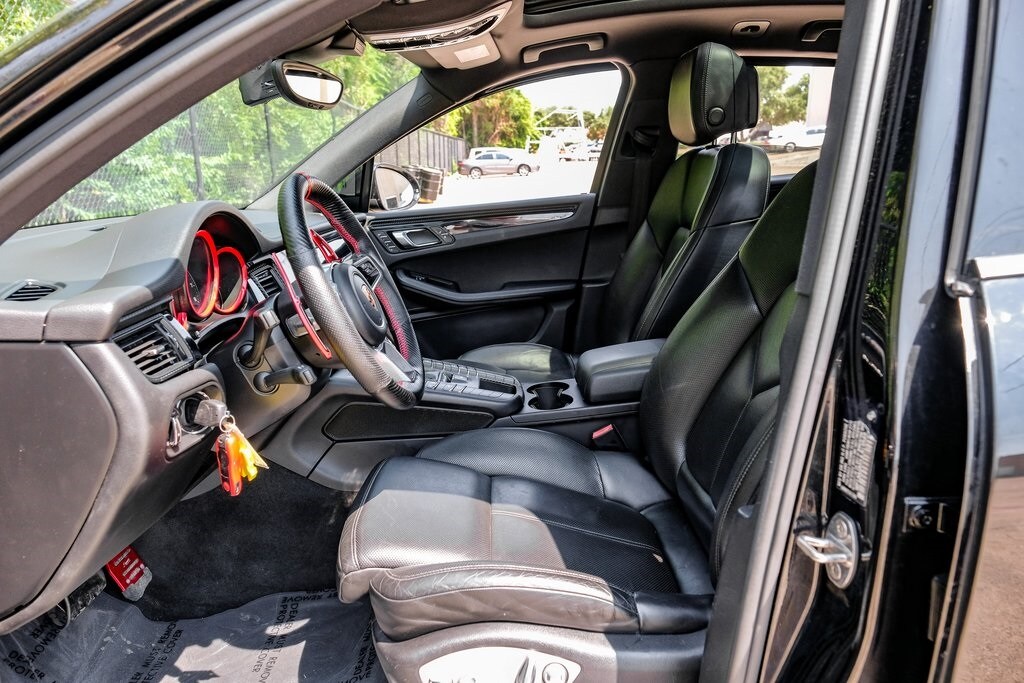 2018 Porsche Macan Base photo 3