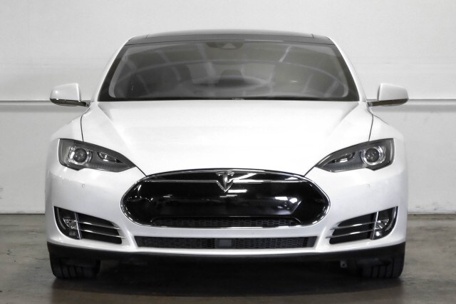 2015 Tesla Model S 85D photo 2