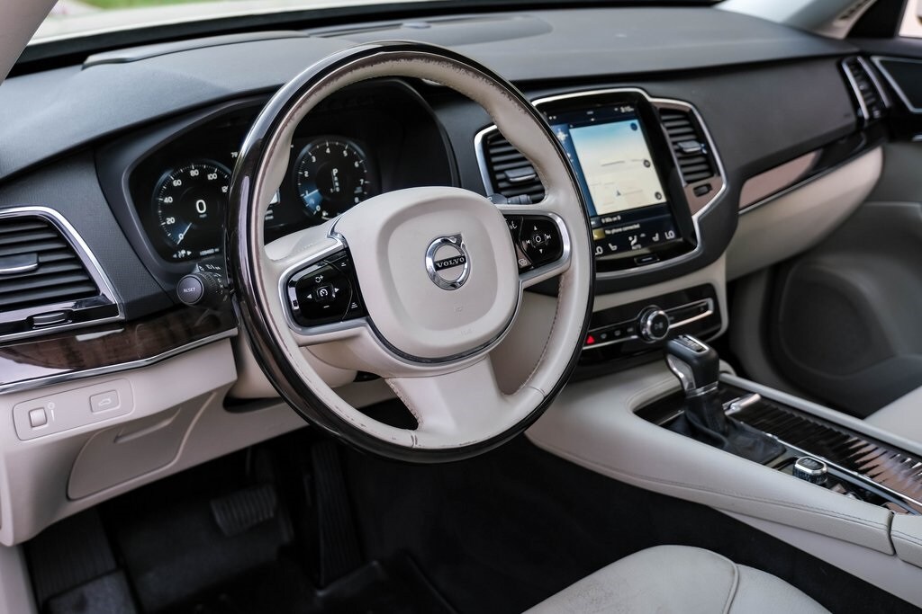 2018 Volvo XC90 Momentum's photo