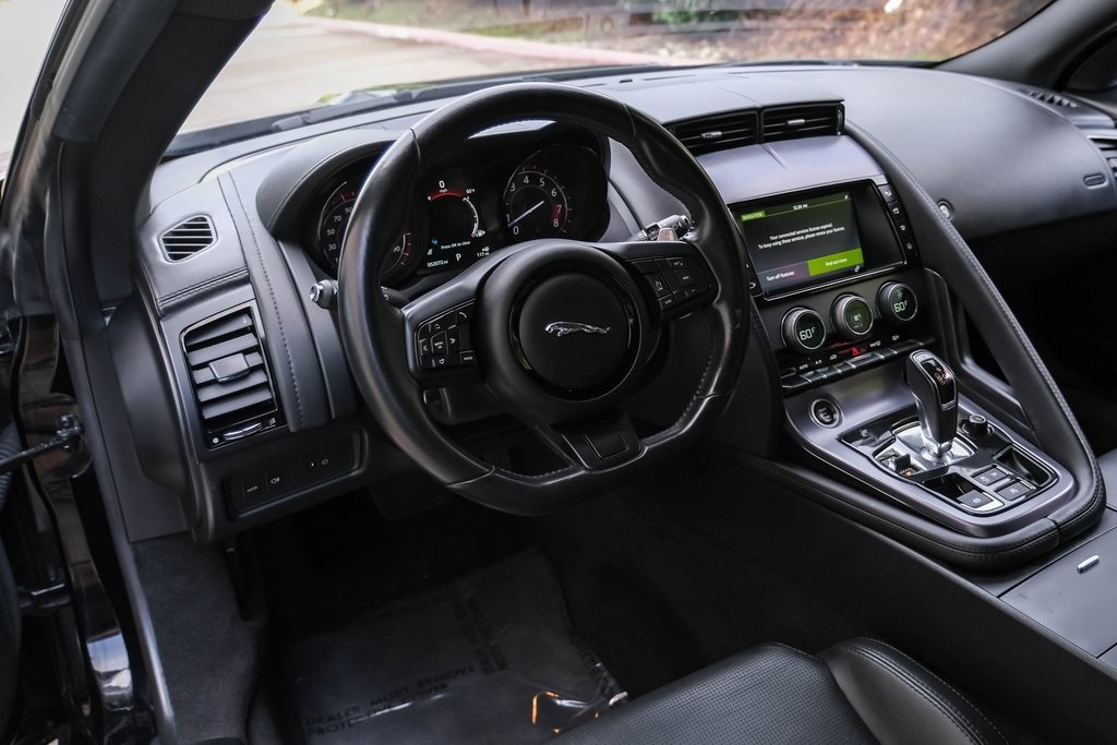 2018 Jaguar F-TYPE Base's photo