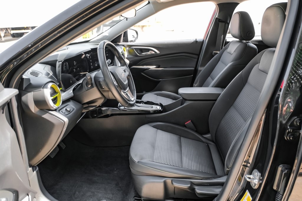 Used 2024 Chevrolet Trax LT SUV